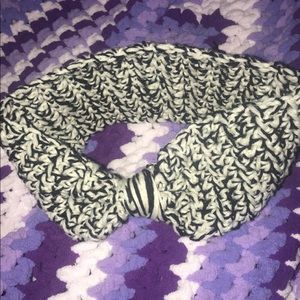 Black and white crochet headband